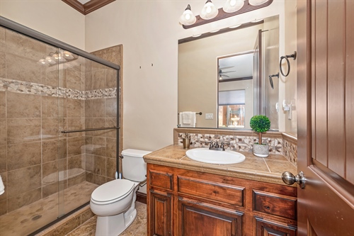 4095 Kingsbarns Drive Roseville CA 95747 casita bathroom gr66