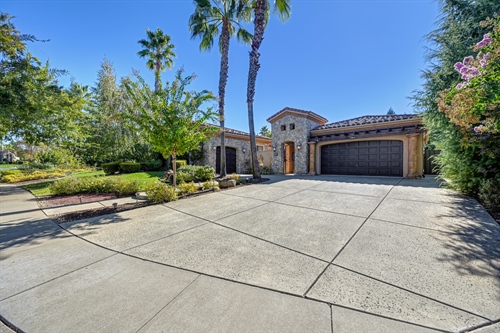 4095 Kingsbarns Drive Roseville CA 95747 driveway gr16