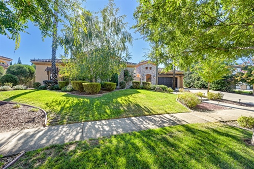 4095 Kingsbarns Drive Roseville CA 95747 exterior from grass gr11