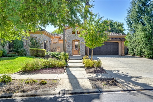 4095 Kingsbarns Drive Roseville CA 95747 exterior from steps gr10