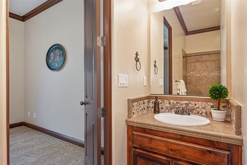 4095 Kingsbarns Drive Roseville CA 95747 jr. suite bath vanity gr70