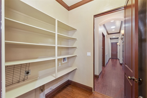 4095 Kingsbarns Drive Roseville CA 95747 large linen closet gr91