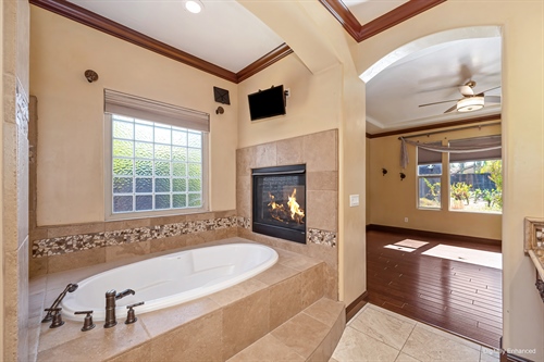 4095 Kingsbarns Drive Roseville CA 95747 primary bath tub with fire gr80