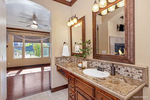 4095 Kingsbarns Drive Roseville CA 95747 primary bath vanity makeup with fire gr78