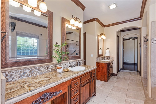4095 Kingsbarns Drive Roseville CA 95747 primary bath double vanity gr82