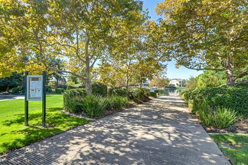4095 Kingsbarns Drive Roseville CA 95747 walkway to lake gr125