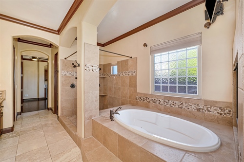 4095 Kingsbarns Drive Roseville CA 95747 primary bat tub and shower gr81