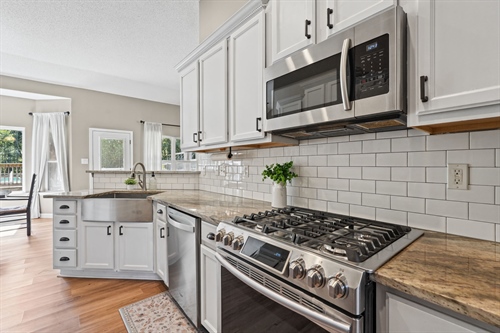 20-web-or-mls-6271 Skyler Rd-19