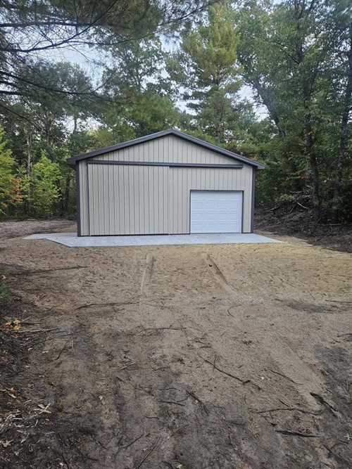 391 Pine St,  Harrison, MI 48625