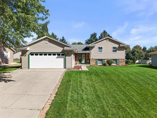 734 Lyndhurst Dr,  Janesville, WI 53546