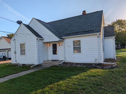 814 Elm St,  Correctionville, IA 51016