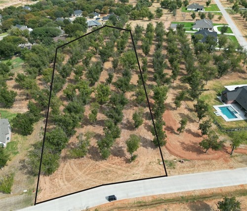 930 E Landings Dr,  Granbury, TX 76049