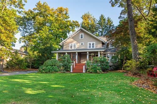 100 Lake Dr,  Mountain Lakes, NJ 07046