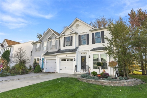 11 Carla Lane, West Seneca, NY 14224
