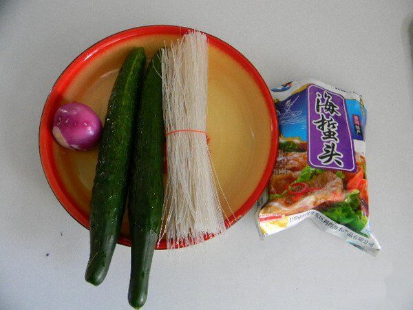 Clean the cucumber