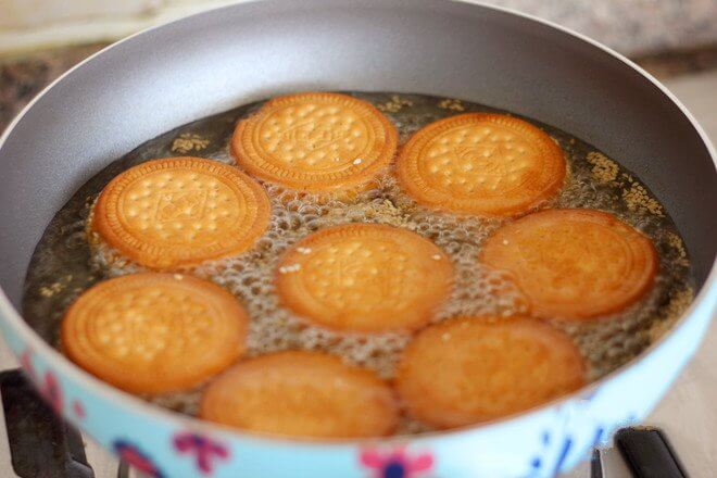 Place the pumpkin pie in a frying pan and fry over low heat until golden on both sides.