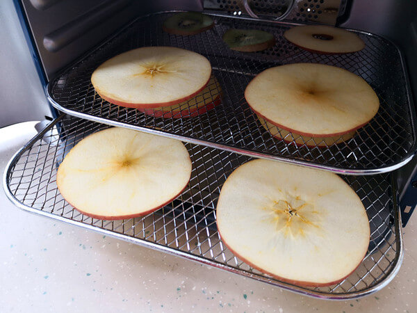Put the apples in the dryer,