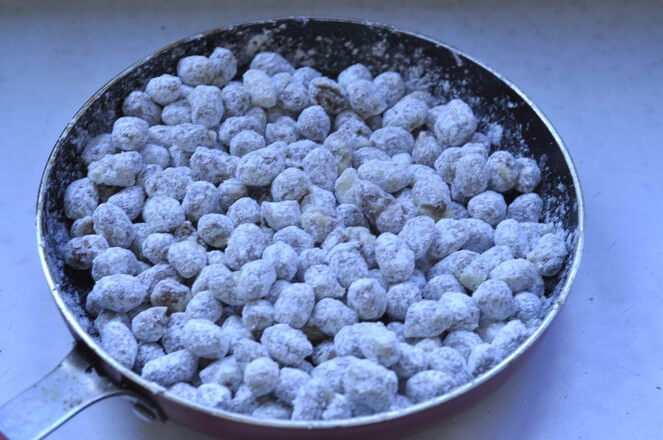 Pour in the starch and continue to mix well