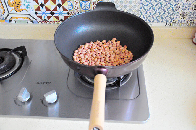 Stir-fry raw peanuts in a non-stick pan