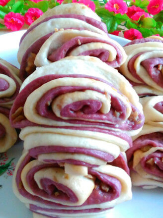 Double-color Mustard Pork Rolls