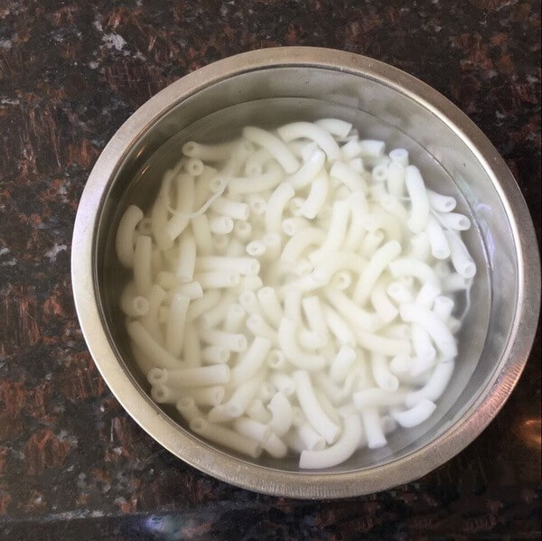 Put soaked macaroni