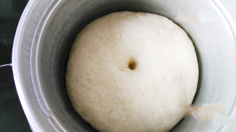 Dip the index finger into the flour