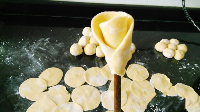 Take the smallest piece of dough