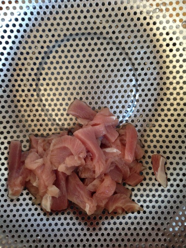 Wash the shredded pork