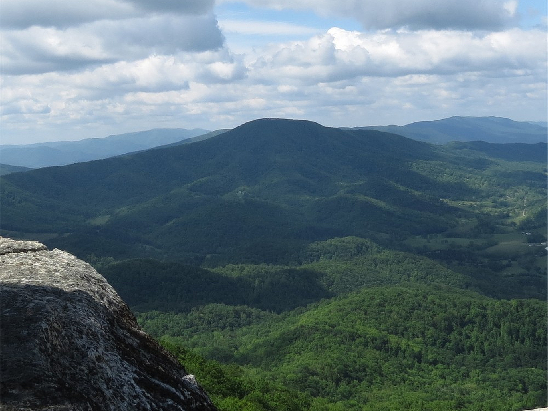 McAfee Knob Virginia peakery