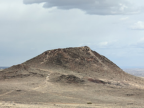 The Volcanoes in Albuquerque, New Mexico., image size:480x360