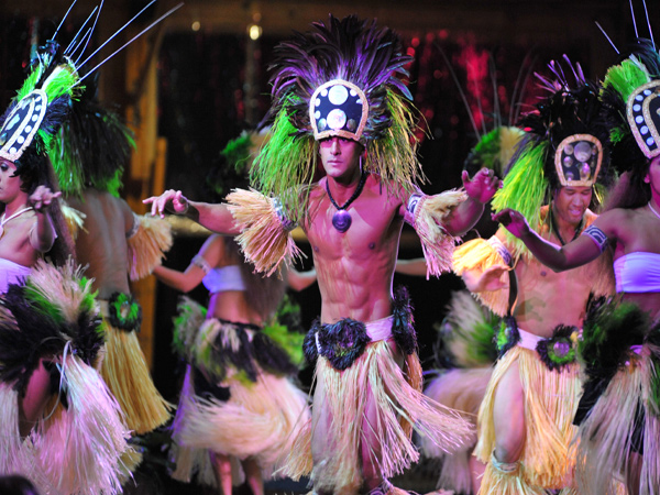 Product Kalamaku Gold Luau W/Trans and Train Ride