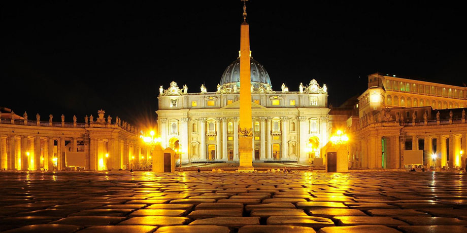 Product Exclusive Vatican Museums Night Tour with Dinner
