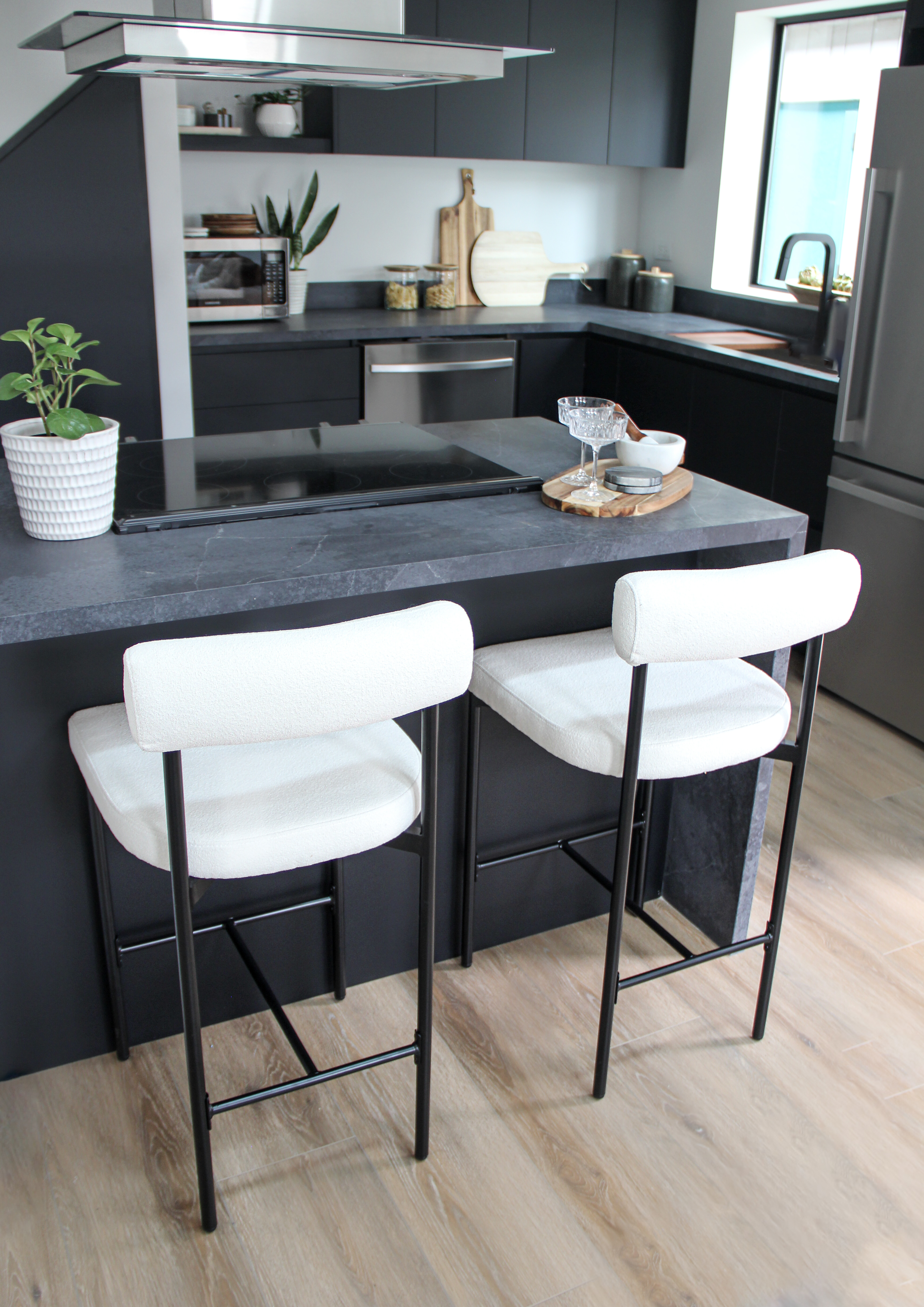 DYHOME Set Of 2 Boucle Bar Stools – 27.56" Counter Height, White Upholstered With Metal Legs