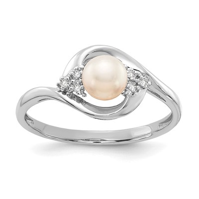 14k White Gold 5.5mm June/Freshwater Cultured Pearl and Diamond Ring
