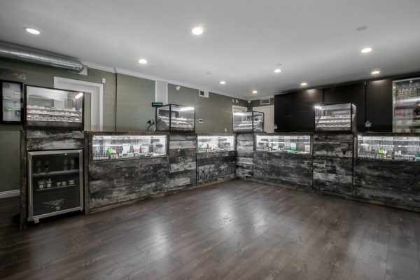Buds & Roses in Studio City is a world-class flower, extract and seeds destination.