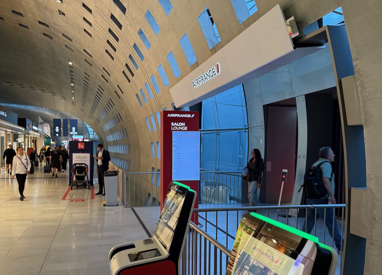 Air France $65 Economy to Prague | SFO777