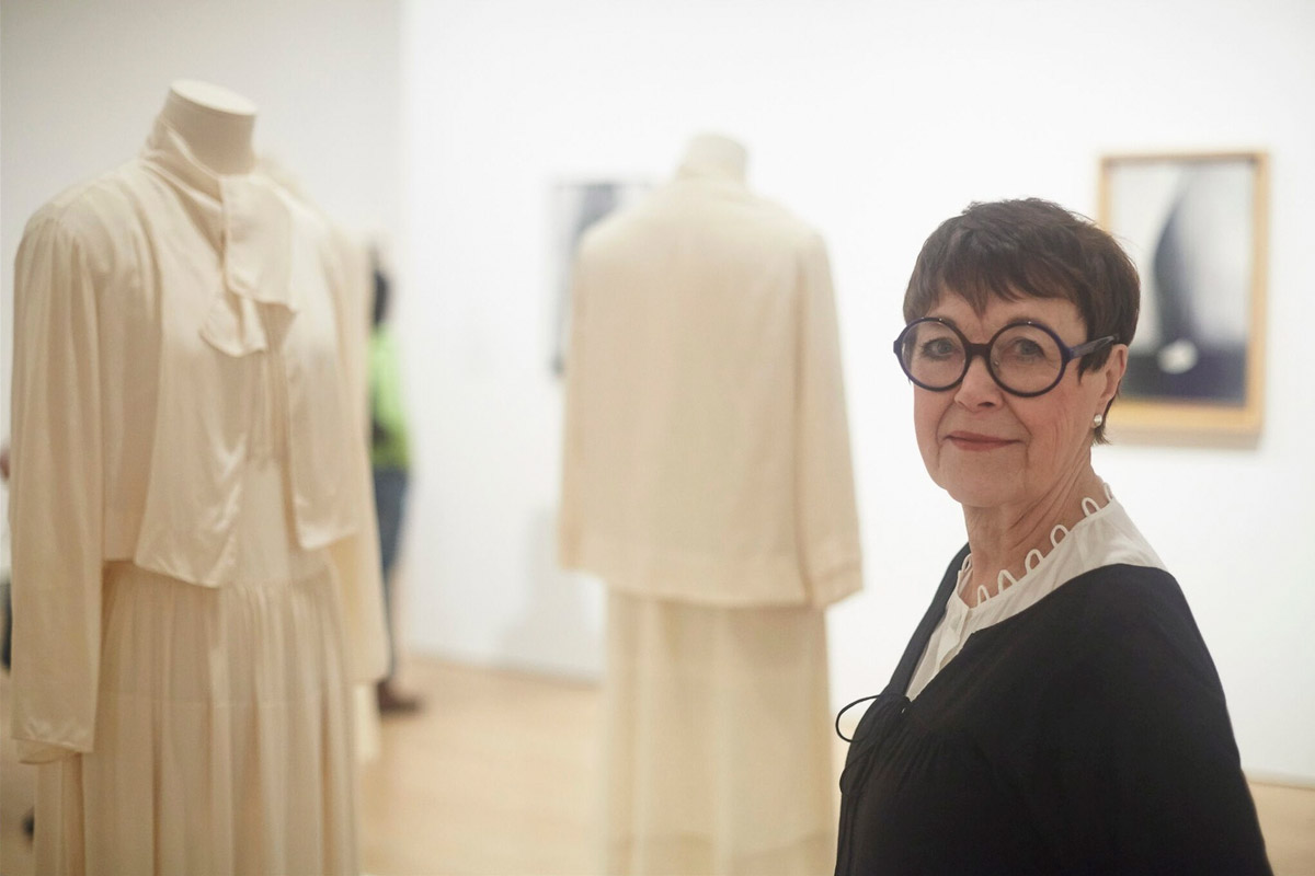 Professor Emerita Wanda Corn at the "Georgia O'Keeffe: Living Modern" exhibition at the Brooklyn Museum