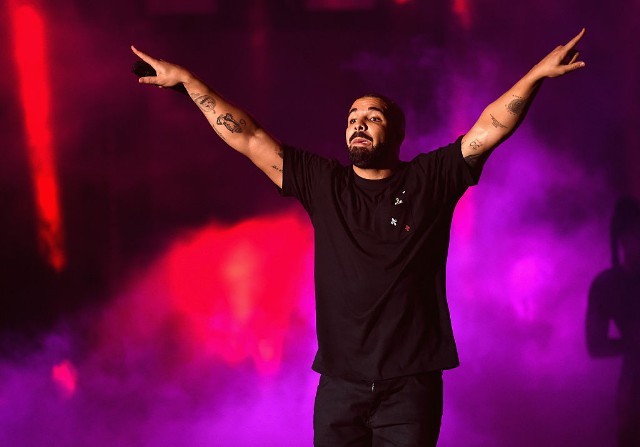 New Music Drake Two Birds One Stone Sneakin Ft 21 Savage Fake Love Wanna Know Remix Spin