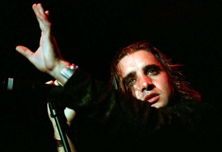 016213.CA.0923.creed1.rl ¬ñ¬ñ Creed lead singer Scott Stapp performs at the Verizon Wireless Amphithea