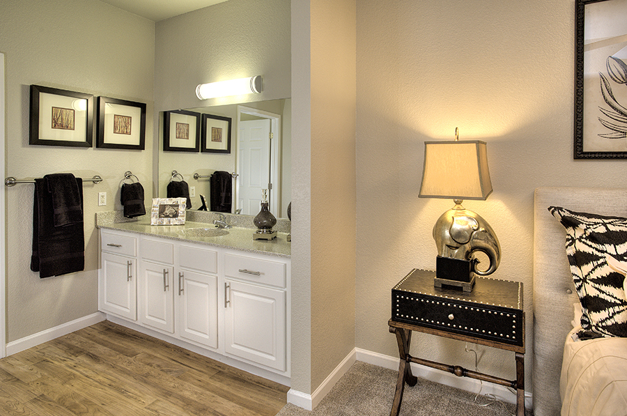 RIVER OAKS APARTMENTS photo 9