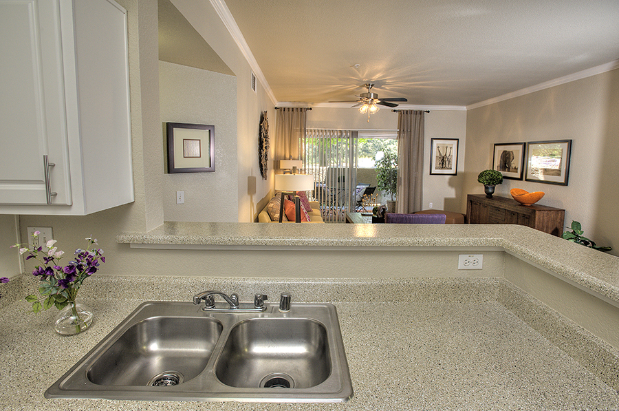 RIVER OAKS APARTMENTS photo 8