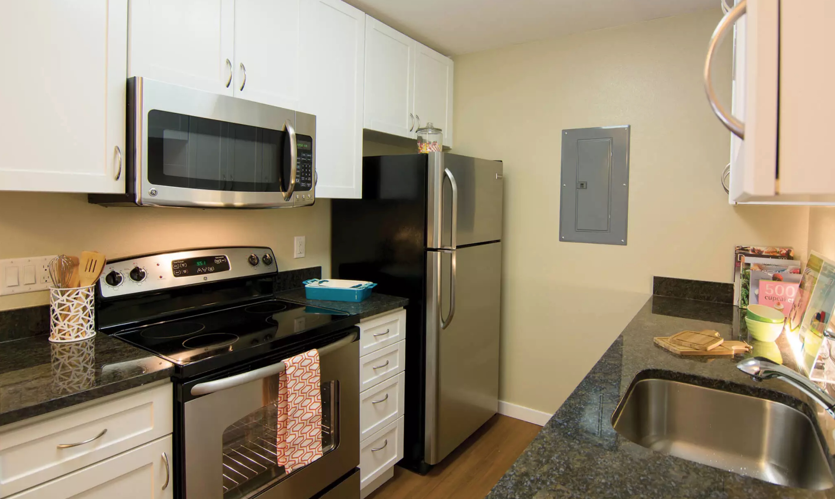 MADRONE APARTMENTS photo 9