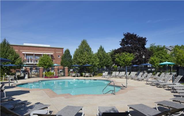 AVALON AT LEXINGTON HILLS photo 2