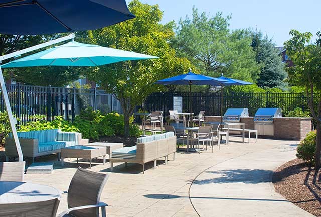 AVALON AT LEXINGTON HILLS photo 6