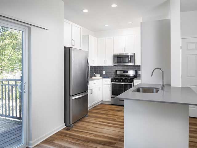 AVALON AT LEXINGTON HILLS photo 9