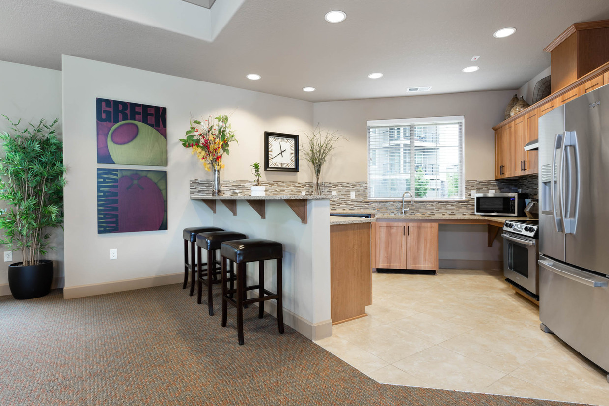 THE JONES APARTMENTS photo 2