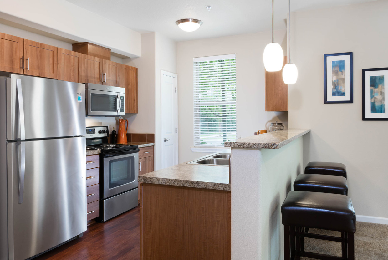 THE JONES APARTMENTS photo 9