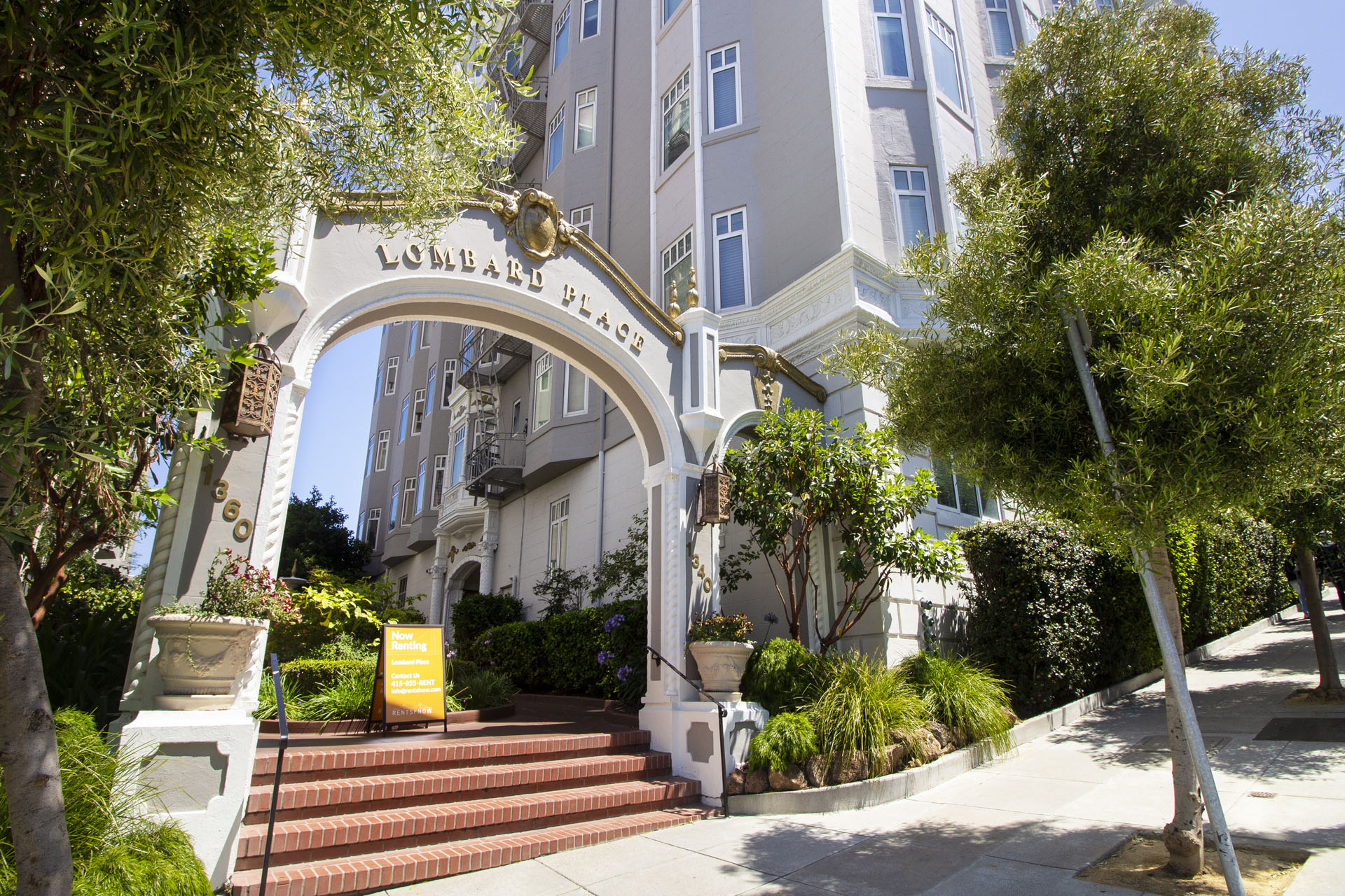 1360 LOMBARD STREET photo 2