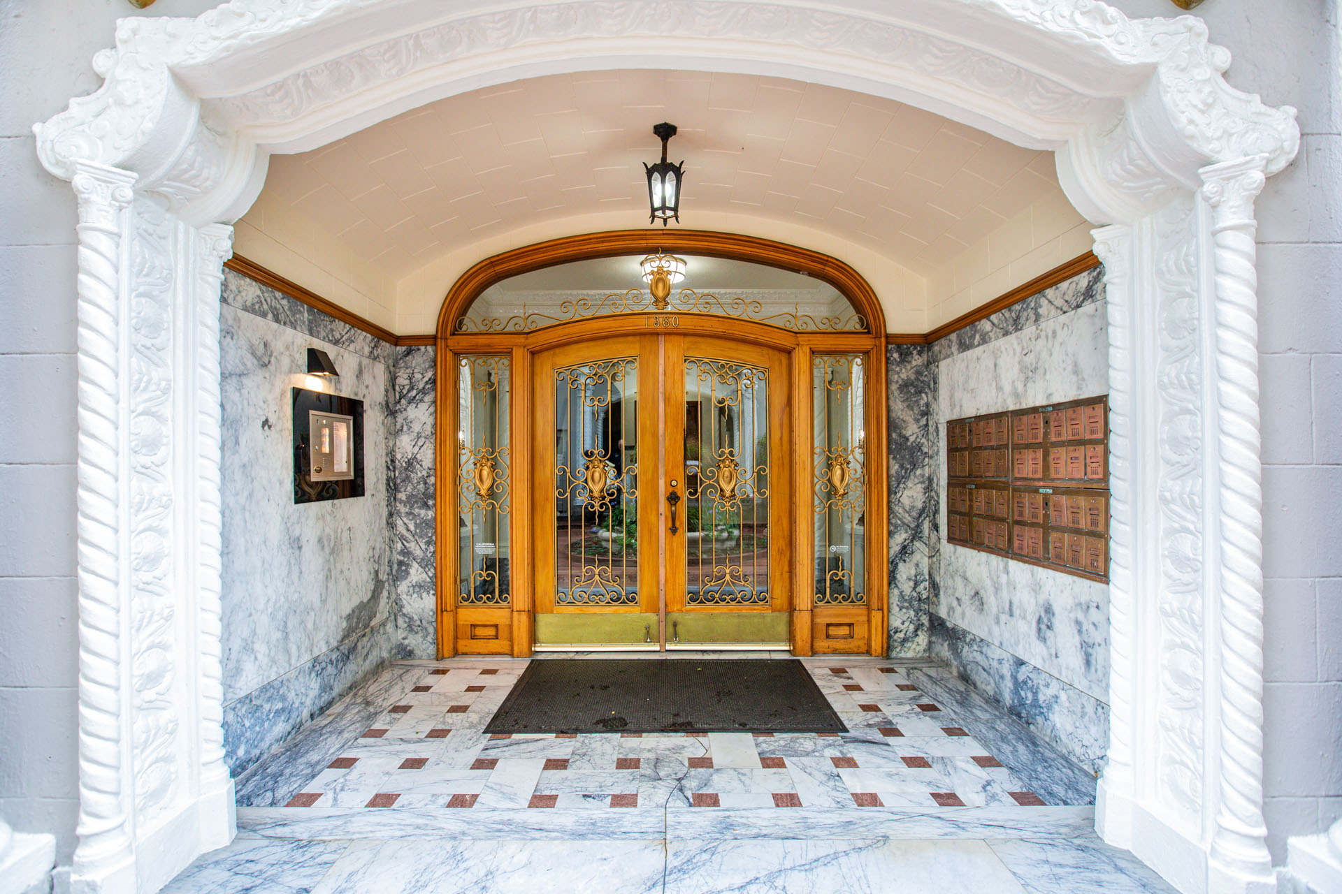 1360 LOMBARD STREET photo 3