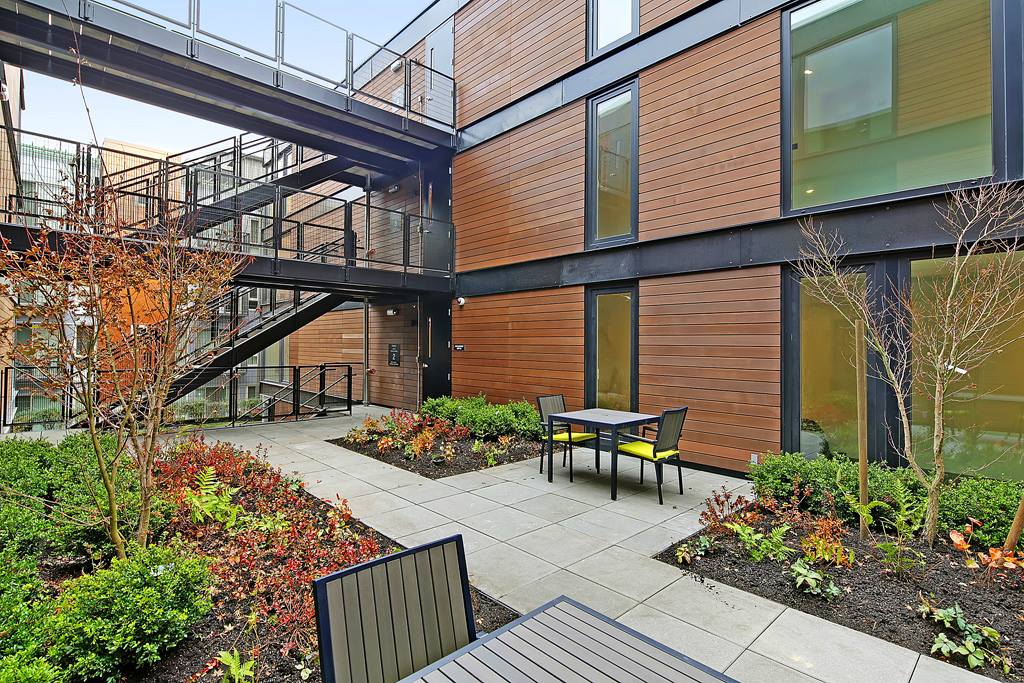 19TH And MERCER APARTMENTS photo 3